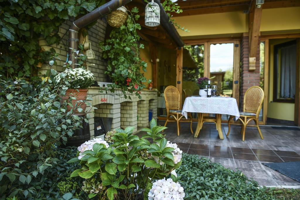 Siesta Vendeghaz Villa Eger Bagian luar foto